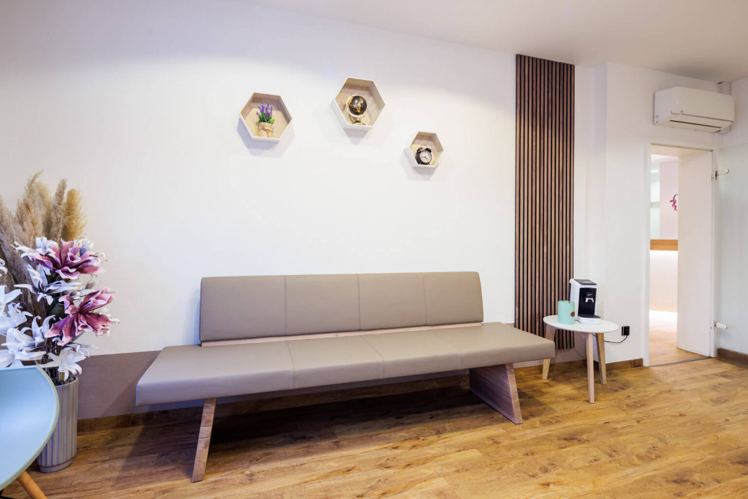 Wartezimmer Zahnarztpraxis Zahnmoment